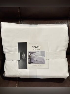 Luxury Hotel-Style Duvet Set white with black trim